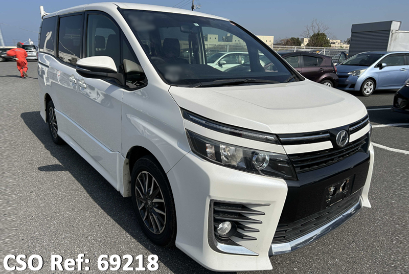 Toyota / Voxy 2014
